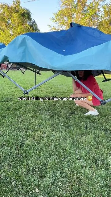 Gone are the days when you need 4 people to open a huge pop up canopy tent! Because this tent only takes ONE person to OPEN and CLOSE! #popuptent #canopytent #travelsports #campingessentials #DealsForYouDays 
