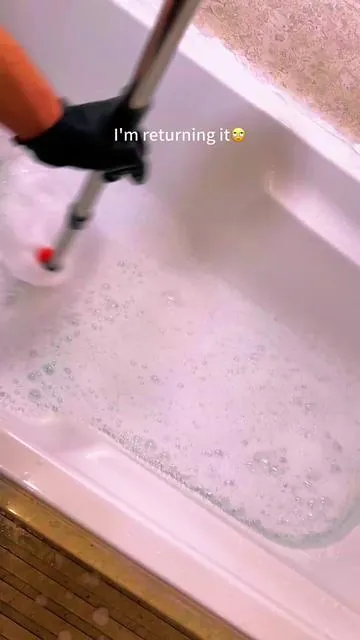 Don't worry about cleaning the bathtub🧼"#cleaninghacks #bathtubcleaning #amazonfinds #cleaningmotivation #homehacks 