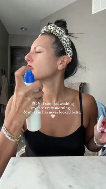 One spray. So many uses. ✔️ Helps reduce bacteria ✔️ Calms irritation ✔️ Hydrates & soothes ✔️ All natural, non toxic @Magic Molecule 