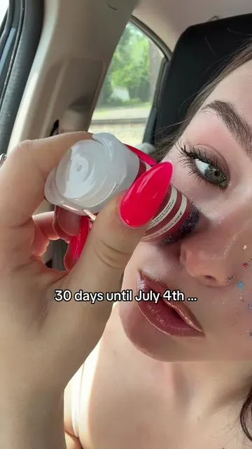 Fourth of July necessities… 1. Glitter Freckes ✨ #4thofjuly #fourthofjulyoutfits #tiktokshopcreatorpicks #glittermakeup #july4thvibes 