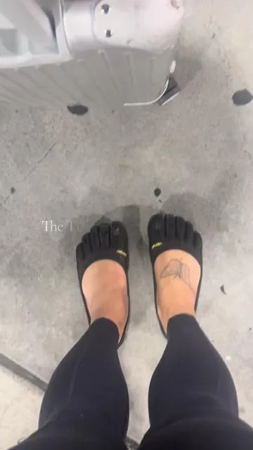 five toe shoes just dropped and i need everyone to see these 👀 yoga, pilates, daily wear — these do it ALL. the fit is insane and they’re so lightweight you forget you’re wearing them. click the orange cart above 🛒 #CreatorSearchInsights #FiveToeShoes #YogaShoes #PilatesShoes #vibramfivefingers 