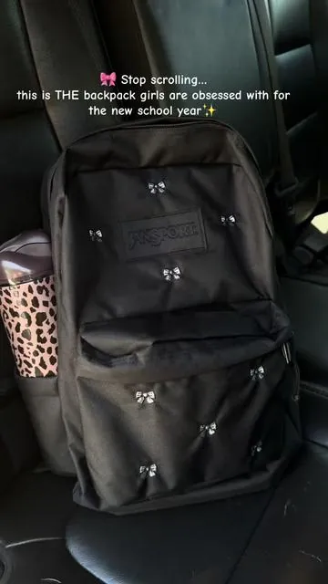 Not your basic backpack. The embroidered bow details give it that trendy coquette look while still being roomy enough for everyday use. Cute + practical = instant favorite. 🖤🎀 #backpack #coquetteaesthetic #backtoschoolshopping  #jansport 