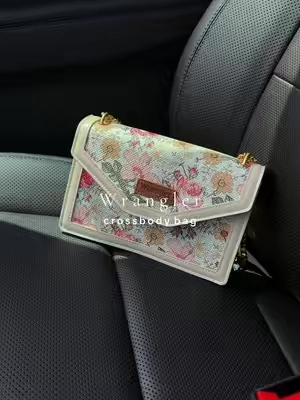 So pretty 🌸 @Rustic Charm Bootic #purse #pursetok #crossbodybag #wranglerpurse #leatherbag 