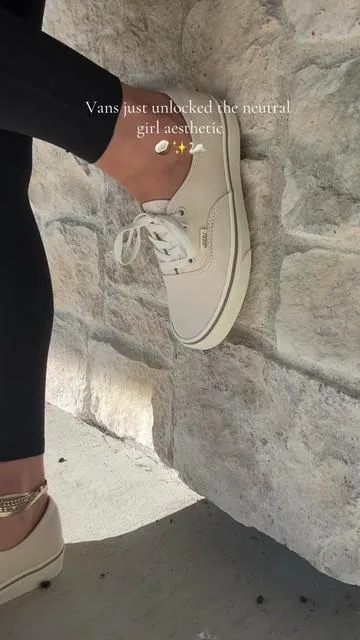 The perfect mix of clean, classic, and goes-with-everything & I'm here for it @vans 