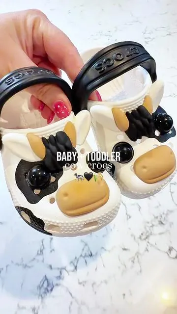 Cannot get over these precious Crocs for babies & toddler; they have so many cute designs for boys and girls, but I just LOVE these cow Crocs. #kidscrocs #crocs #toddlershoes #babyshoes #dealsforyoudays @Crocs 
