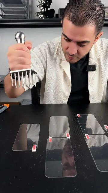 What does a truly durable tempered film feel like? 🛡️ It doesn't scratch, doesn't jam your hands, and the more you use it, the more comfortable it is.#tiktok #fyp #tiktokshop #Transforminggoldsteelscreenprotector 