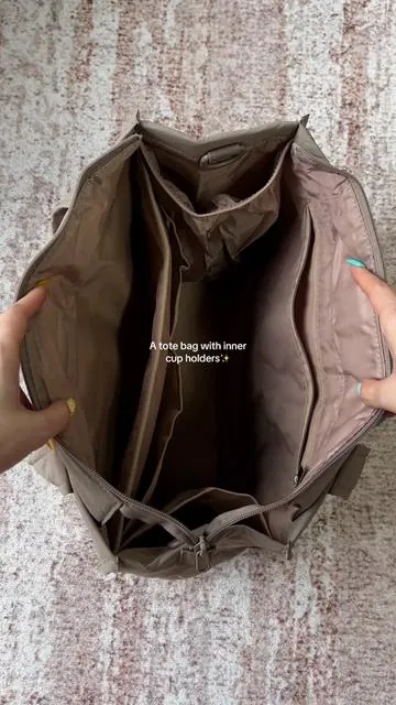A tote bag with two inner cup holders✨#summerwins #dealsforyoudays #totebag #officebag #collegebag 