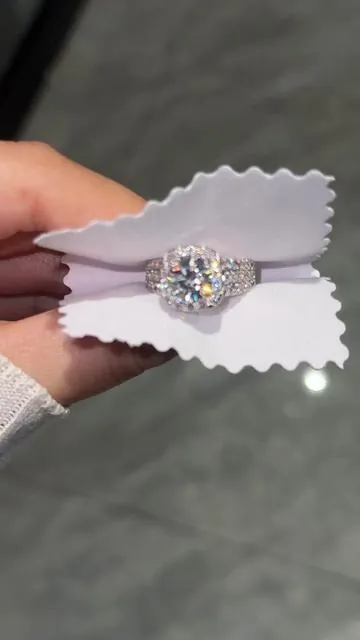 A girl really ought to buy herself a 💍 ring #rings #engagementring #travelring #jewelry #giftguide 