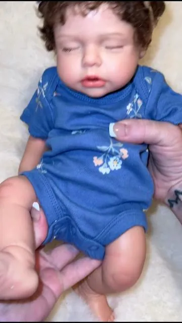 She is super adorable and her hair is so so soft!##fakebaby #babeside #siliconebaby 