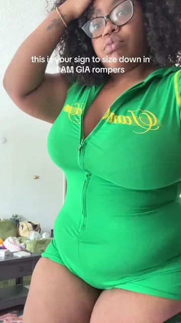 250 in an XL & i still have so much room 😝 #iamgia #brazil #sseptemmberr #romper #plussizeedition 