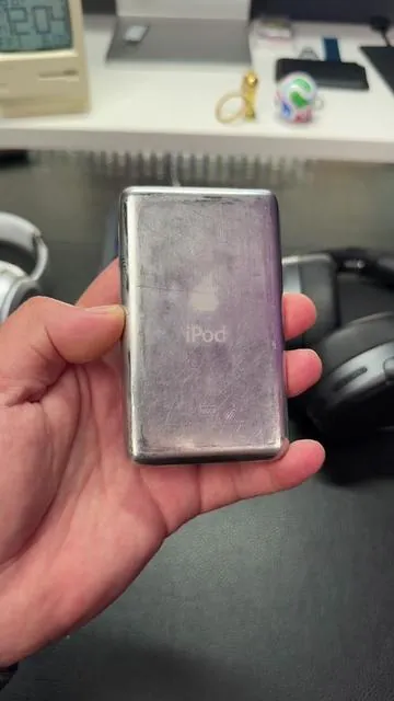 UGREEN Bluetooth Transmitter and Receiver: Bring Your Old iPod Back To Life #UGREEN #BluetoothTransmitter #AirPods #RetroTech #iPod 