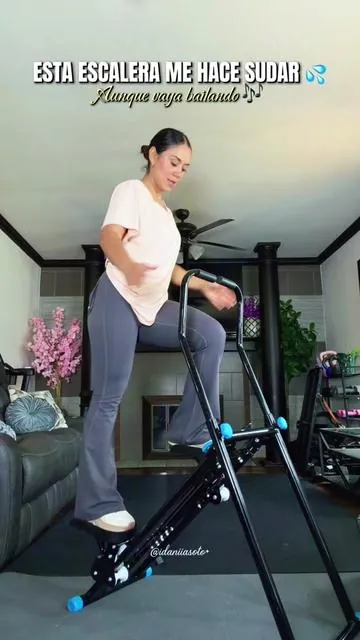 Sudando, bailando y disfrutando cada paso del proceso. 💦🎶✨ Cuando disfruta lo que hace, la constancia llega sola. 💖 #SummerVibes #merachstairstepper #fitness #motivation #tiktokshop 