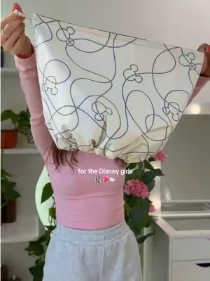 The best satin-lined shower cap and the Mickey print??? OBSESSED 🐭🎀🫧 #showercap #luxuryshowercap #disney #kitsch #dealsforyoudays 