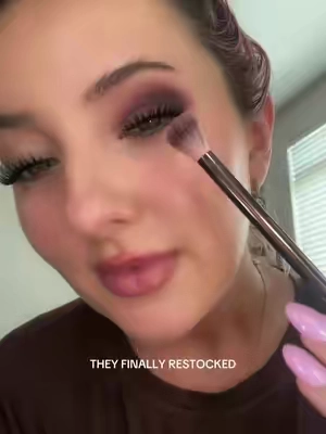 I don’t know why this pallete is always sold out, but like I said if you can get it run #eyeshadow #eyeshadowtutorial #eyeshadowpalette #colourpop #colourpopcosmetics 