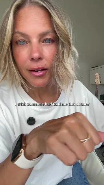 If I were in my 30’s or 40’s I would start using this needle-less growth factor serum NOW! Clinically shown to improve the look of firmness and texture in 8 weeks 🙌🏼 @DRMTLGY #growthfactors #drmtlgy #peptideserum #matureskincare #antiagingskincareroutine 