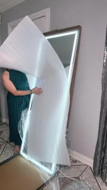 Este espejo es un regalo está precioso 