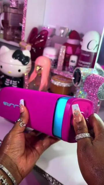 Whoever said the perfect speaker doesn’t exist, lieddd! 🤩🤩🔥 @JLab love this speaker downnn! ✨ so loud & super pretty! #bluetoothspeaker #portablespeaker #waterproofspeaker #speaker #partyspeaker  