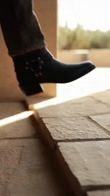 Men’s Chelsea Boots-Stylish Design for Casual & Formal Wear #mensshoes #chelseaboots #stylishshoes #casualstyle #formalwear 