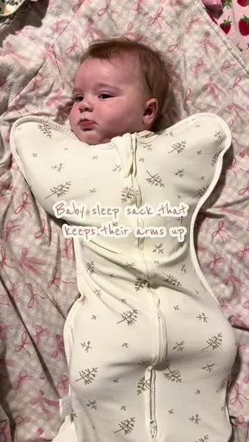 My babe loves having her arms up when she sleeps! #baby #babysleepsac #sleepsac #babypjs 