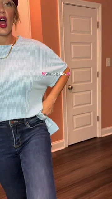 Hands down the comfiest and most flattering tummy control mom jeans✨ Wearing my true size 24 in these Kennedy Risen jeans. @Wild Oak Boutique #summervibes #newdropsforyou #dealsforyoudays #jeans #styleinspo 