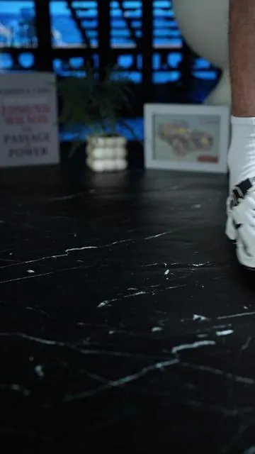 Comfortable slippers for men, there are two ways to wear it,which are versatile and fashionable #slippers #comfortable #tiktokshop #fashion#SummerVibes