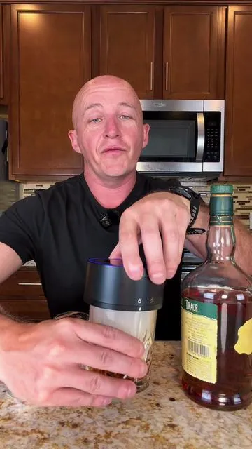 This electric cocktail smoker kit would make a great Father’s Day gift #electriccocktailsmoker #cocktailsmokerkit #bourbon #whiskey #dealsforyoudays 