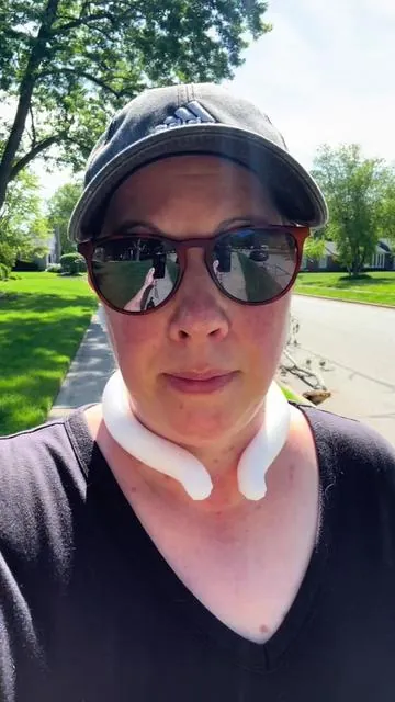 Beat the heat with this reusable neck cooling tube! ❄️☀️ Perfect for outdoor adventures, workouts, travel, and everyday summer activities. #SummerMustHave #SummerHack #StayCool #tiktokmademebuyit #cooloff 