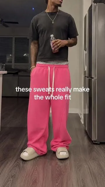good sweatpants are really about the fit #sweatpants #baggysweats #streetwear #pinksweats #fyp 