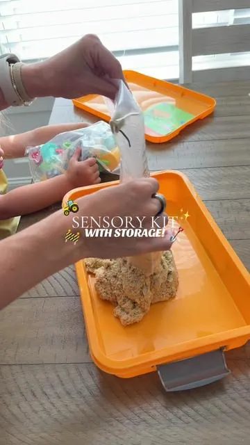 Put the lid on and store away with everything inside 🙌🏼✨ I love a premade sensory bin with everything included!! #summervibes #toddleractivities #sensory #sensorybin #dealsforyoudays 