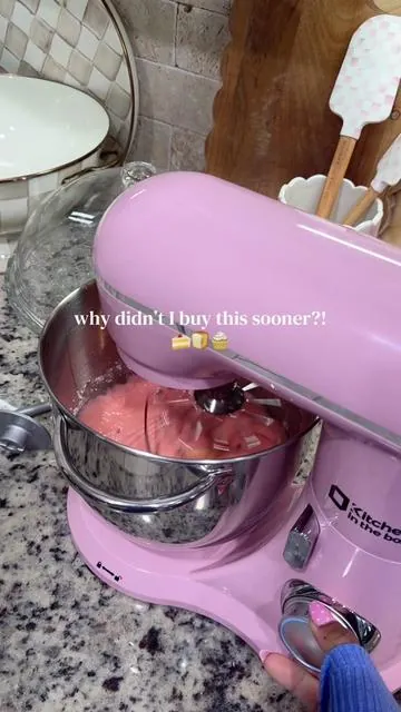 A 6.5QT stand mixer with 10 speeds, multiple attachments, and it’s currently on SALE making it an easy upgrade for baking at home. #StandMixer #KitchenFinds #BakingTools #TikTokShopFinds #TikTokShopCreatorPicks @Kitchen in the Box US 
