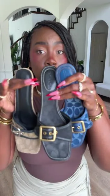 Bestie run don’t walk 🏃🏾‍♀️ 💨💨 #coachsandals  #mules  #cutesandals  #tiktokshopcreatorpicks 