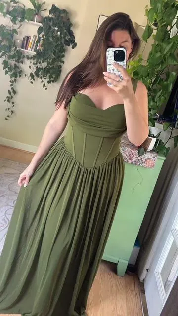 It’s seriously quality. Wow #gown #weddingguestdress #formaldress #fyp #curvysweet 