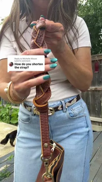 Replying to @Michelle Mason Loren here’s how I braid the strap to shorten it.  #dealsforyoudays #summervibes #summerwins #crossbodybag #fullgrainleather  
