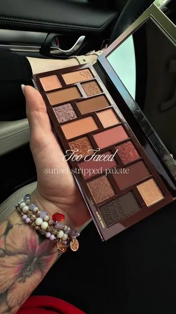 literally golden hour colors🤌🏻✨ #toofacedcosmetics #eyeshadow #eyeshadowpalette #dealsforyoudays #tiktokshopcreatorpicks @Too Faced 
