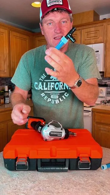 If you work with PEX, this tool pays for itself fast. Clean, consistent expansions without wearing out your hands. 🔥 #pexexpander #PlumbingTools #ToolTok #vevor #dealforyoudays @VEVOR Store 