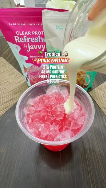 Made the ultimate pink drink with Javvy’s Strawberry Açaí Protein Refresher and Coconut Collagen Creamer 🍓🥥 21g protein, collagen, fiber, electrolytes, and zero sugar. The perfect summer drink recipe! @Javvy  #javvy #superbrandday #dealsforyoudays #pinkdrink #healthydrinkswaps 