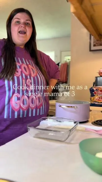 It’s been forever since I’ve done one of these types of videos 🫶🏼  #cookdinnerwithme #dinnerwithme #singlemom #realisticmomlife #cookwithme 