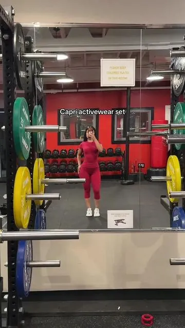 Super soft and stretchy im wearing S im 5'2 #gymsets #caprisets #gymtok 