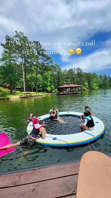 12x12 ☀️❤️🍉 We are obsessed!!! Don’t miss out! It’s literally the BEST! #floatingdock #float #lakefloat #poolfloat #lake 