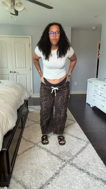 #barreljeans #barreljeansoutfit #SummerWins #DealsForYouDays #curvyfashion 