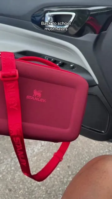 #backtoschoolshopping #backtoschoolmusthaves #stanleylunchbag #dealsforyoudays 