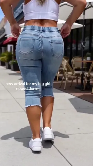 #plussize #capri #rippeddenimshorts #ootd #dressesforwomen 