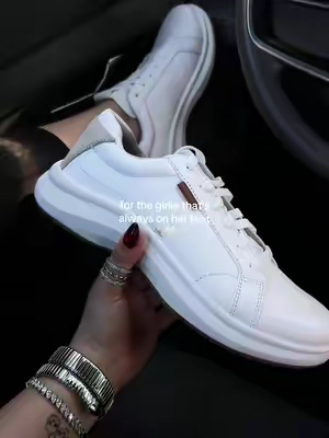 If you’re on your feet all day or you work really long shifts these shoes are sooooo comfy 😩#drscholls #sneakers #comfyshoes #dealsforyoudays 