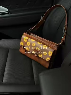The cutest bag for this summer 🌼 @Rustic Charm Bootic #purse #pursetok #leatherbag #shoulderbag #crossbodybag 