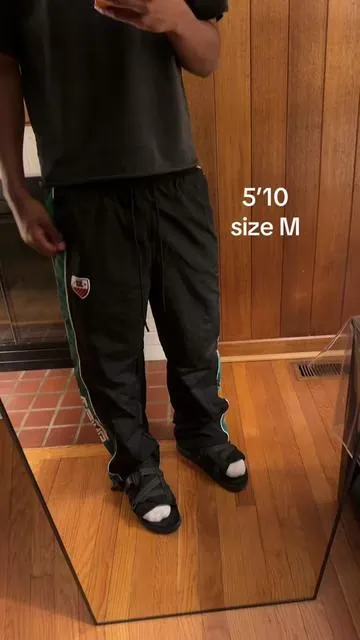 #baggypants #pants #fashion #trackpants #fashioninspo 