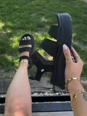 @HeyDude #heydude #sandal #platformsandals #darkaesthetic #dealsforyoudays 