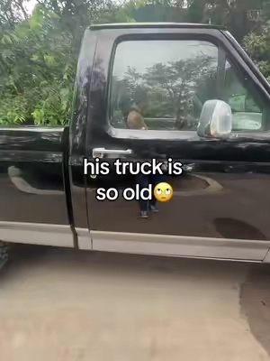 His truck REALLY needed this😮‍💨#carplay #carplayscreen #applecarplay #backupcamera #androidauto 