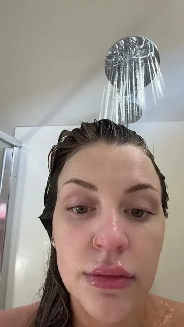 This electric shaver is gonna help you out honey #bush #razor #womensrazor #electricrazor #waterproofrazor 