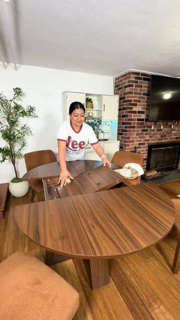 4-Seater Extendable Round Dining Table Mesa redonda expandible para 4 personas diseñada para aprovechar mejor el espacio sin renunciar a la comodidad cuando llegan visitas. Su diseño moderno aporta elegancia al comedor y permite ampliar la superficie cuando necesitas más espacio para compartir comidas, reuniones o momentos especiales en familia. Ideal para apartamentos, casas y comedores pequeños. #DealsForYouDay #DiningTable #DiningRoomDecor #4SeaterDiningTable   #creatorsearchinsights 