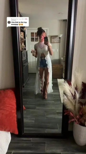 Replying to @Ｋａｌｅｙ Ａｎｎ🌸 it’s actually a set and I loveeee it🤩🤩 #countryconcertoutfit #lace #bohooutfit #westernboho #ootd 